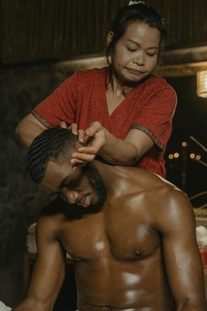 A relaxing and therapeutic massage at a spa, focused on wellbeing and relaxation.